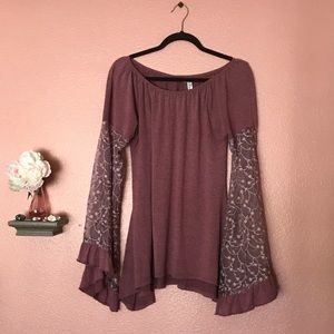 Andrée 🌹 flowing bell sleeved tunic